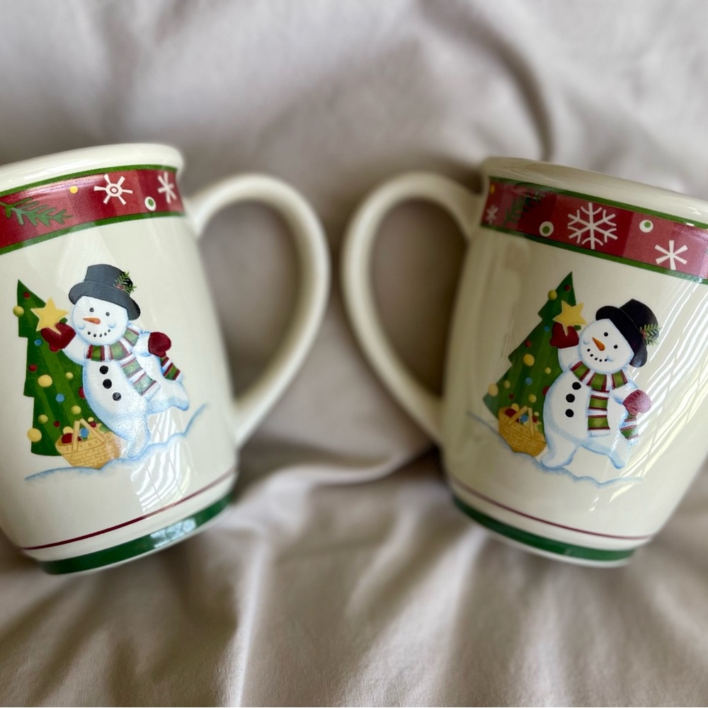 Longaberger Red and Green Holiday Snack Plates and Coffee Mugs Set - Picture 6 of 7